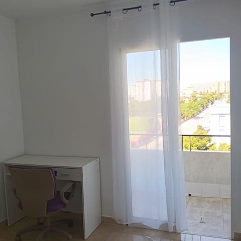 Appartement de 3 chambres à louer à Alicante ville - 900 € (Ref: 9884932)