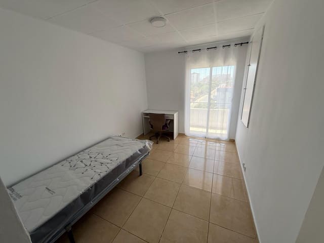 Appartement de 3 chambres à louer à Alicante ville - 900 € (Ref: 9884932)