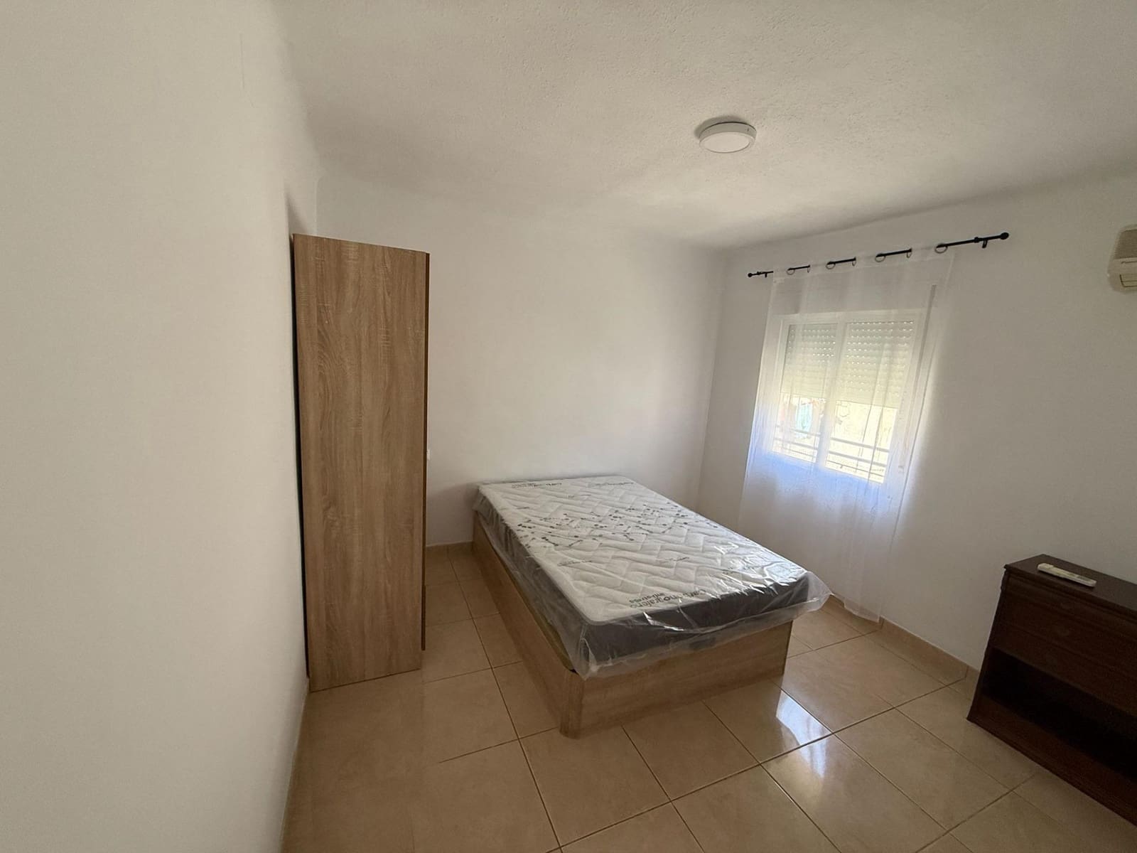 3 bedroom Flat for rent in Alicante / Alacant city - € 900 (Ref: 9884932)