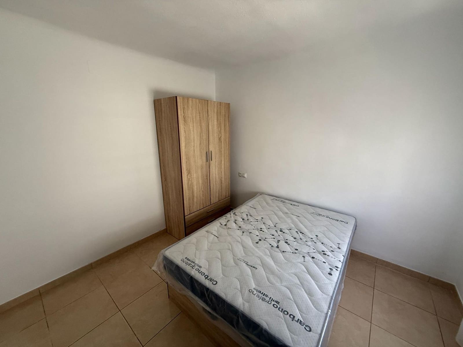 3 bedroom Flat for rent in Alicante / Alacant city - € 900 (Ref: 9884932)