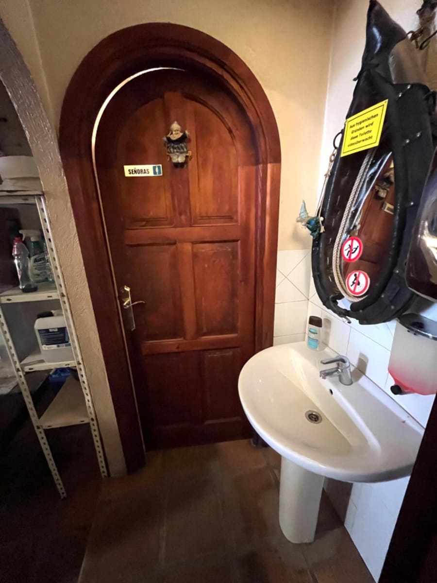 Kommersiell till salu i Moraira - 250 000 € (Ref: 9896437)