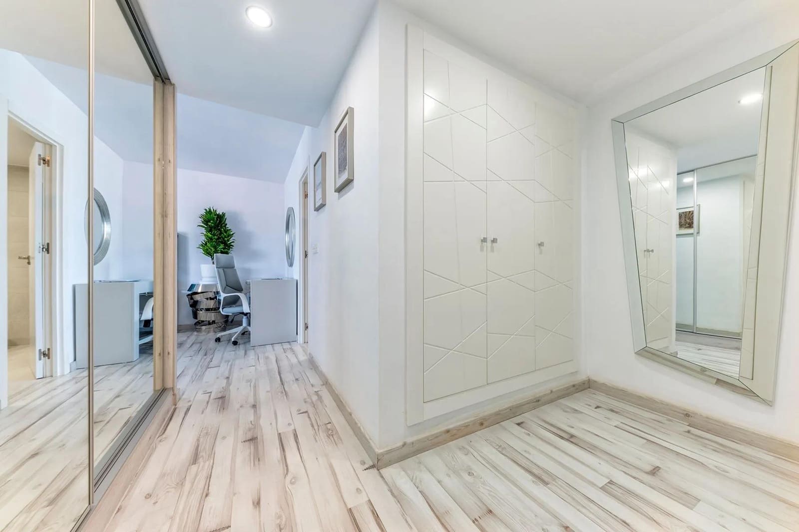 5 makuuhuone Kattohuoneisto myytävänä paikassa Playa de San Juan mukana uima-altaan 
autotalli - 990 000 € (Ref: 9898909)
