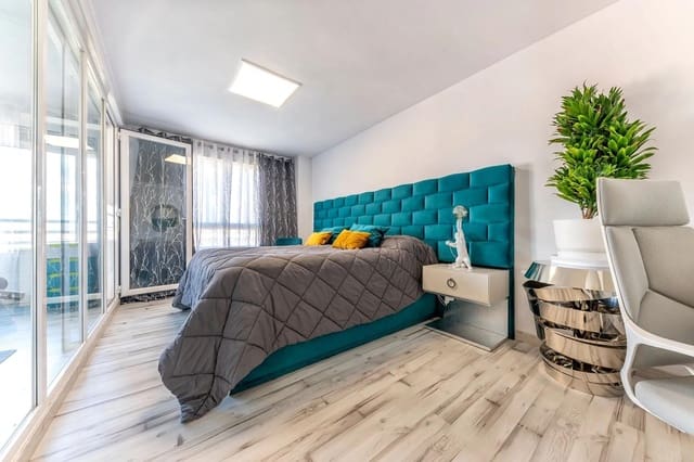 5 soverom Penthouse til salgs i Playa de San Juan, Alicante by med svømmebasseng garasje - € 990 000 (Ref: 9898909)