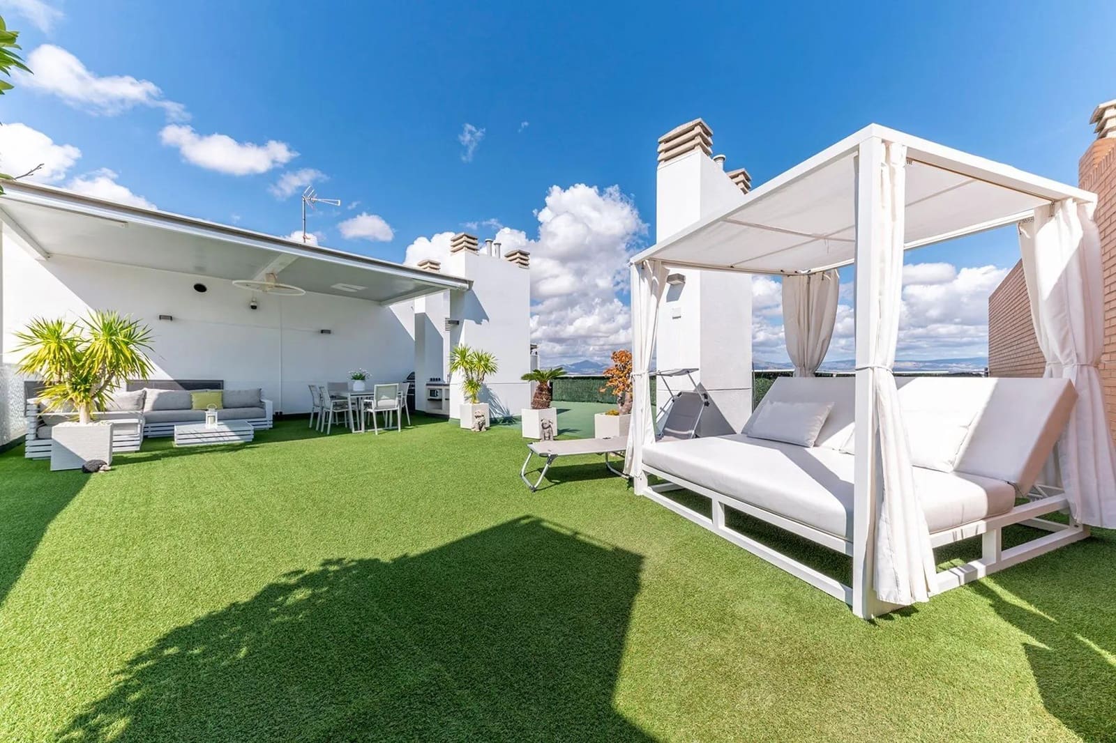 5 makuuhuone Kattohuoneisto myytävänä paikassa Playa de San Juan mukana uima-altaan 
autotalli - 990 000 € (Ref: 9898909)