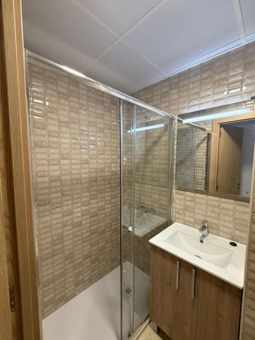 4 Zimmer Wohnung zu vermieten in Carolinas Altas, Alicante / Alacant Stadt - 1.200 € (Ref: 9898911)
