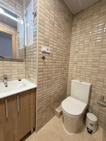 4 Zimmer Wohnung zu vermieten in Carolinas Altas, Alicante / Alacant Stadt - 1.200 € (Ref: 9898911)