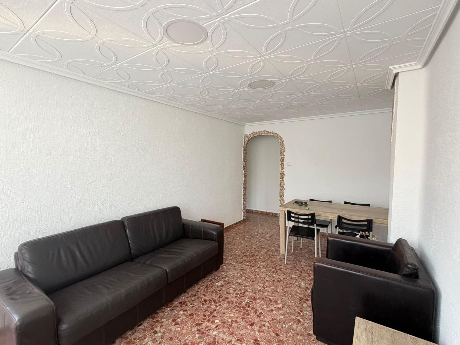 4 Zimmer Wohnung zu vermieten in Alicante / Alacant Stadt - 1.200 € (Ref: 9898911)