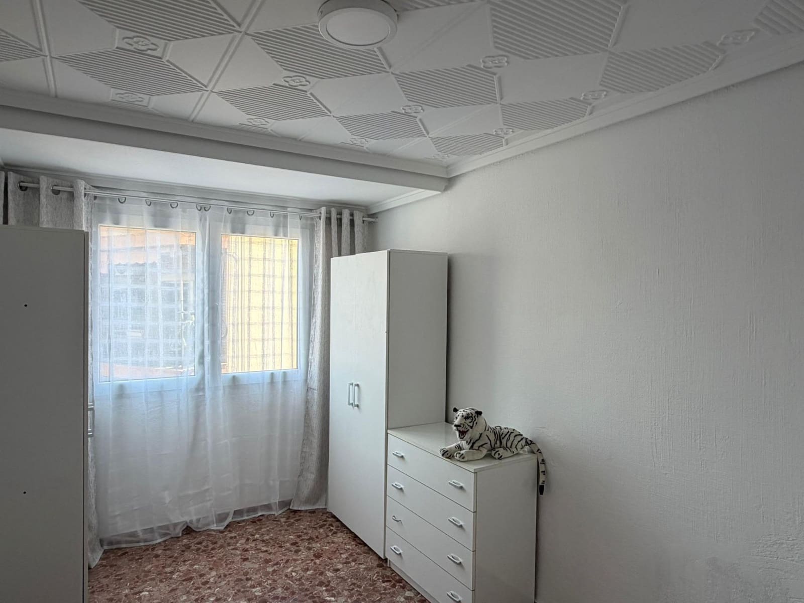 4 Zimmer Wohnung zu vermieten in Alicante / Alacant Stadt - 1.200 € (Ref: 9898911)