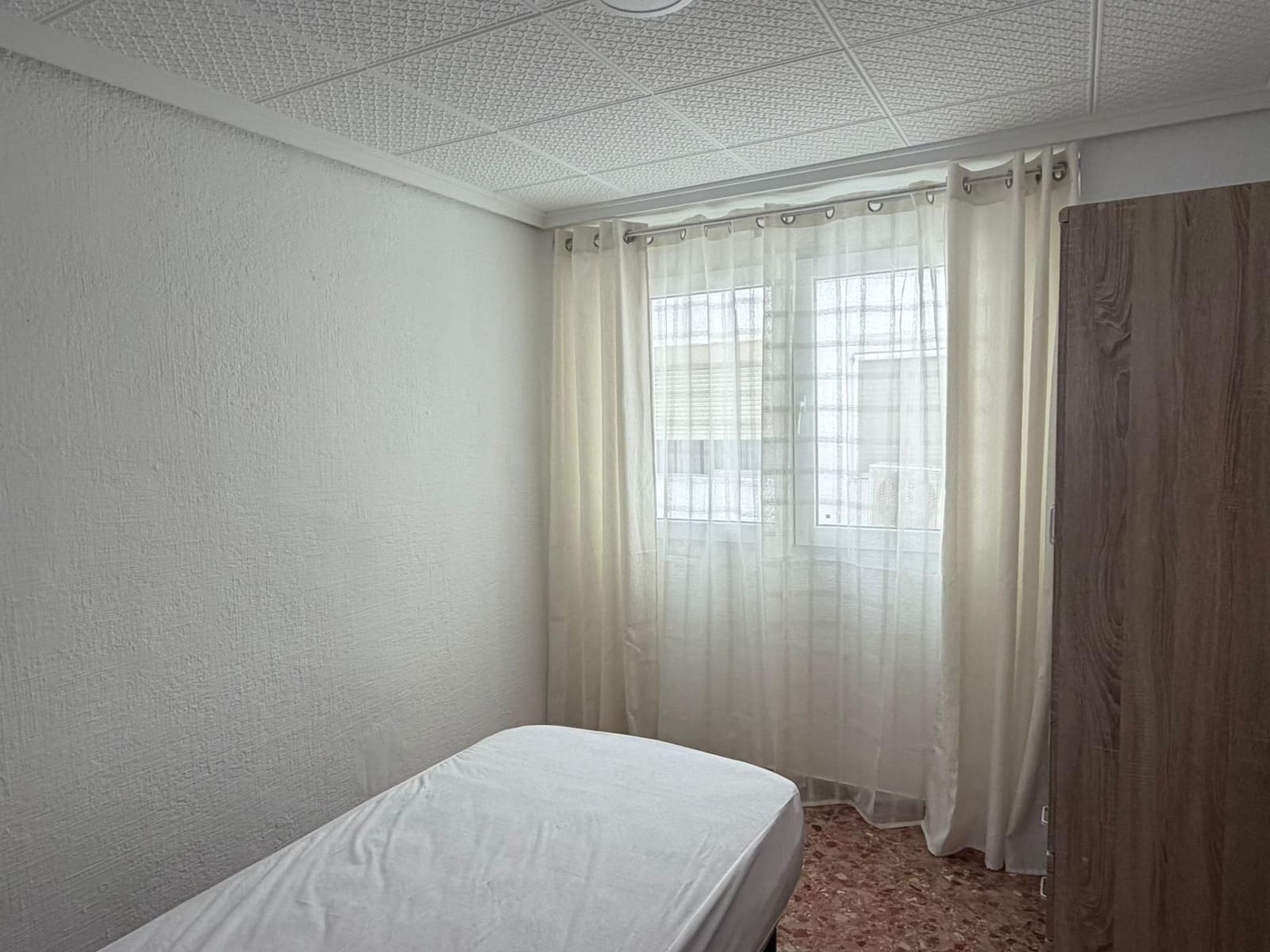 4 Zimmer Wohnung zu vermieten in Alicante / Alacant Stadt - 1.200 € (Ref: 9898911)