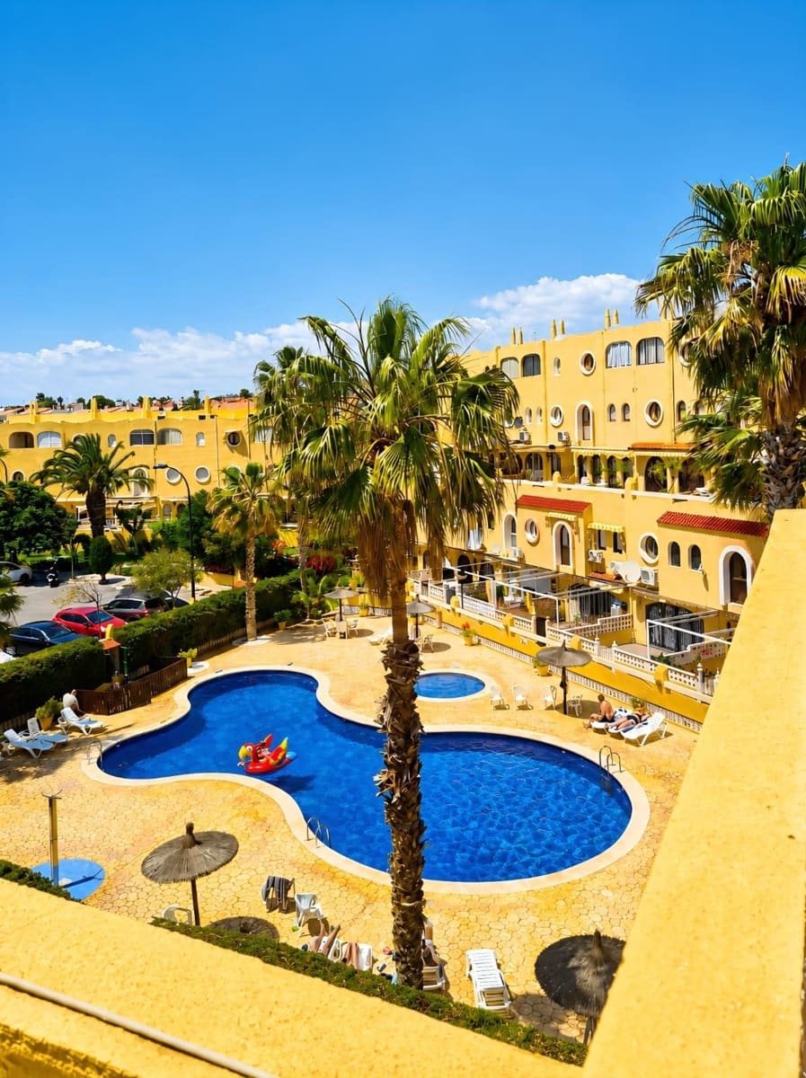 3 sovrum Radhus till salu i El Campello med pool - 284 900 € (Ref: 9913269)