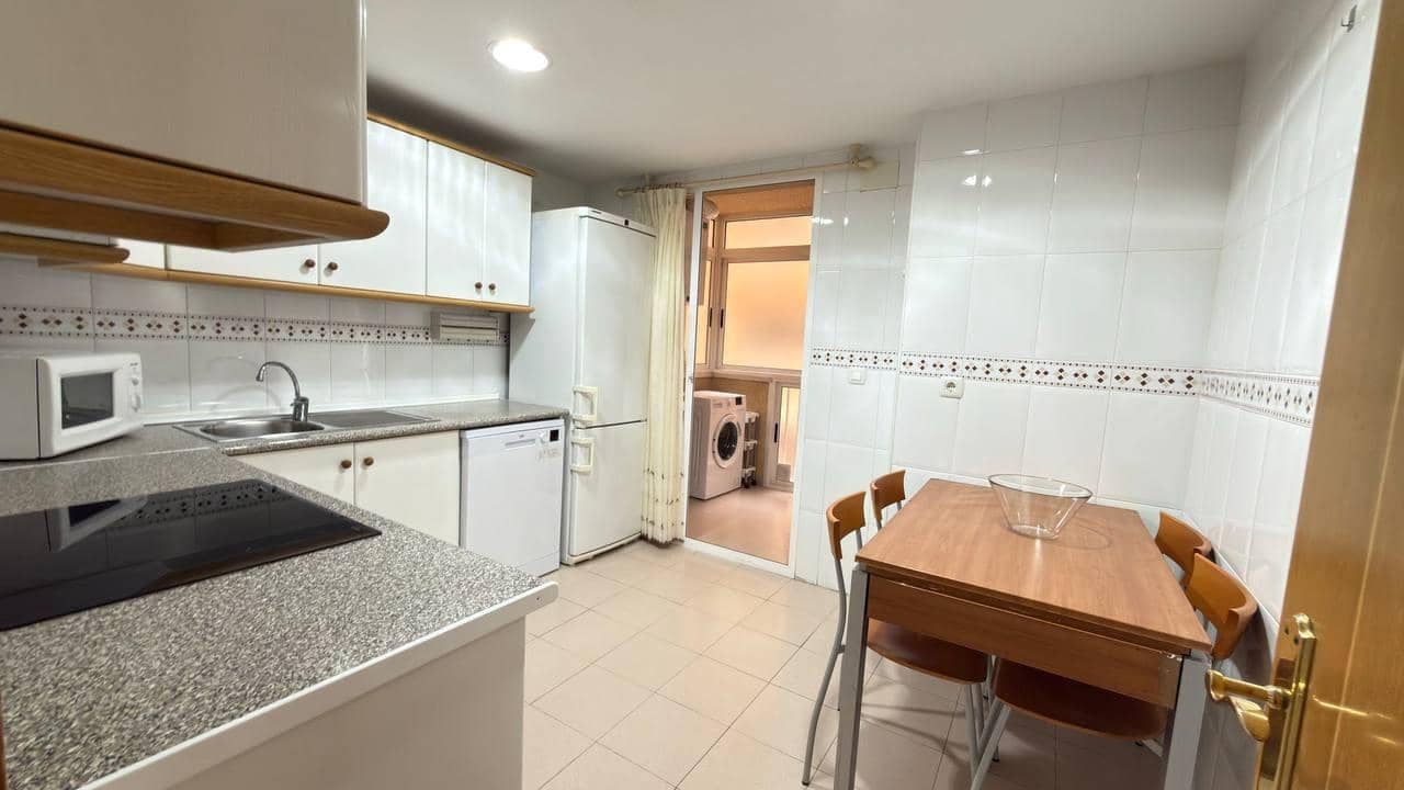 3 slaapkamer Flat te huur in Alicante stad met zwembad garage - € 1.350 (Ref: 9916971)