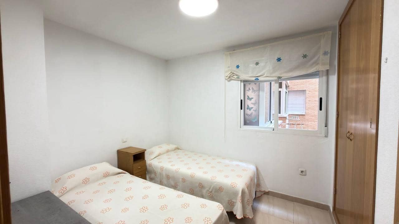3 slaapkamer Flat te huur in Alicante stad met zwembad garage - € 1.350 (Ref: 9916971)