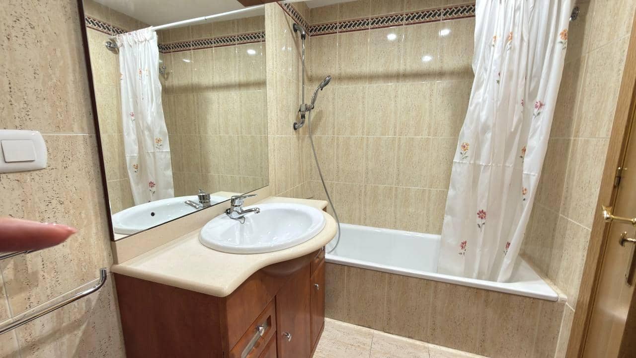 3 slaapkamer Flat te huur in Alicante stad met zwembad garage - € 1.350 (Ref: 9916971)