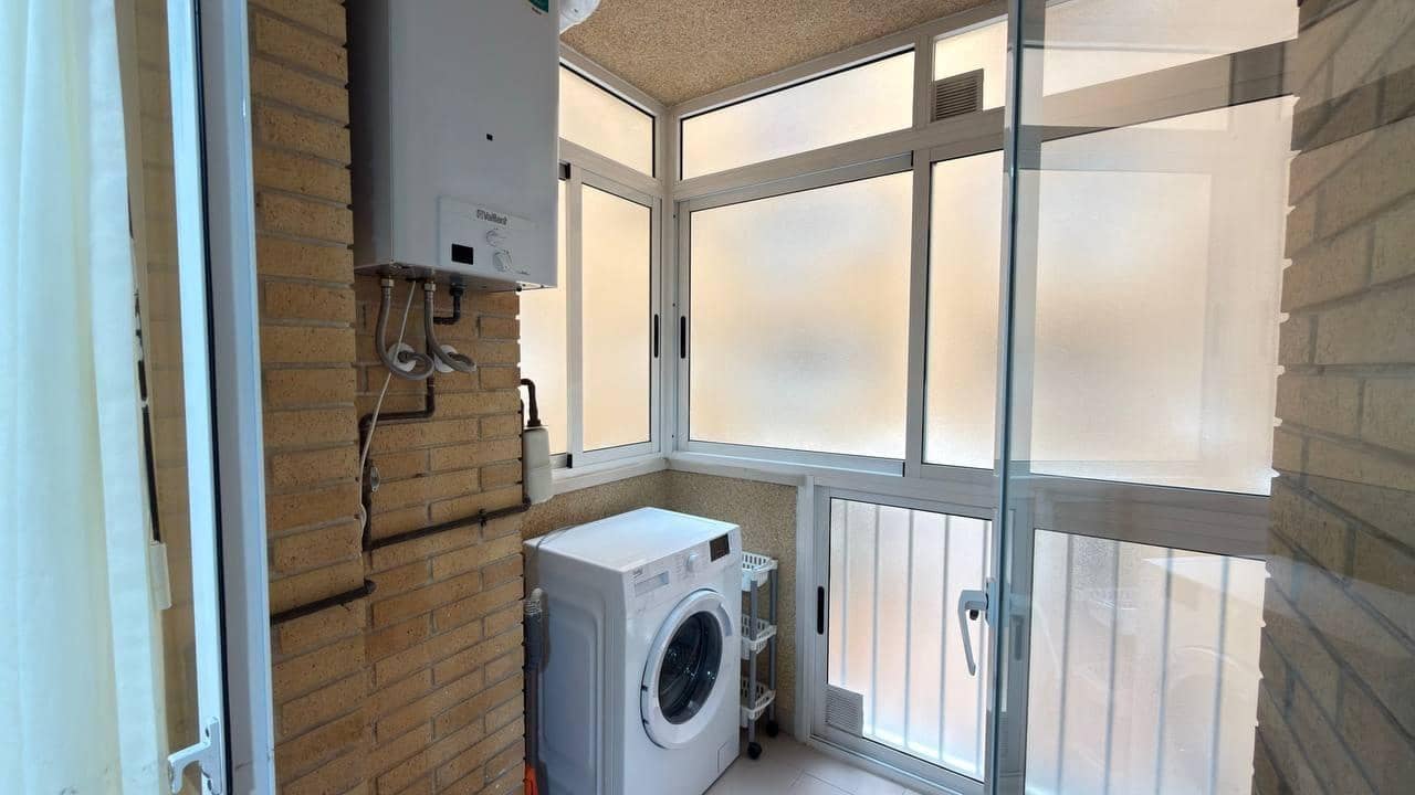 3 slaapkamer Flat te huur in Alicante stad met zwembad garage - € 1.350 (Ref: 9916971)