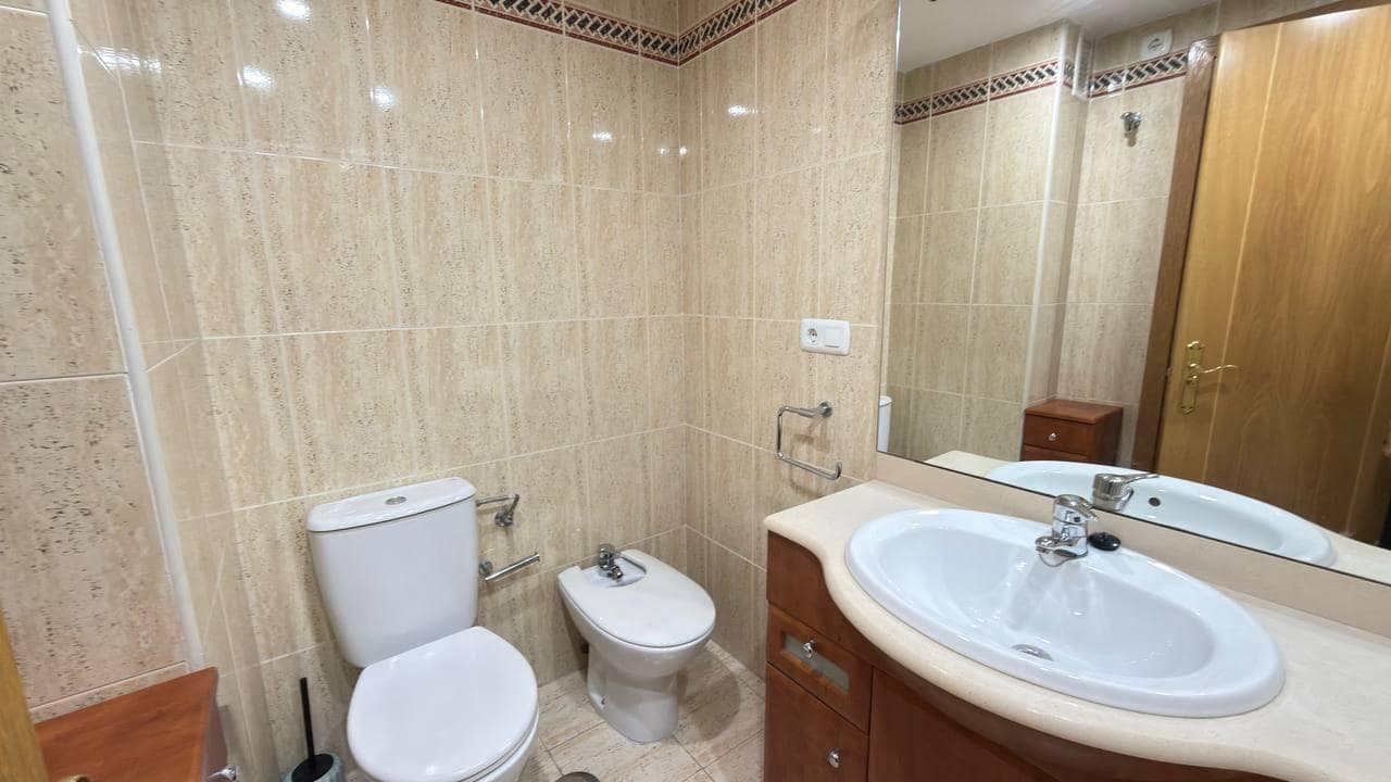 3 slaapkamer Flat te huur in Alicante stad met zwembad garage - € 1.350 (Ref: 9916971)