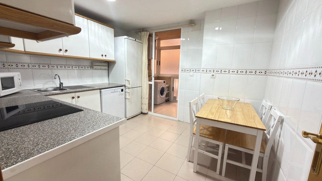 3 bedroom Flat for rent in Alicante / Alacant city with pool garage - € 1,350 (Ref: 9916971)