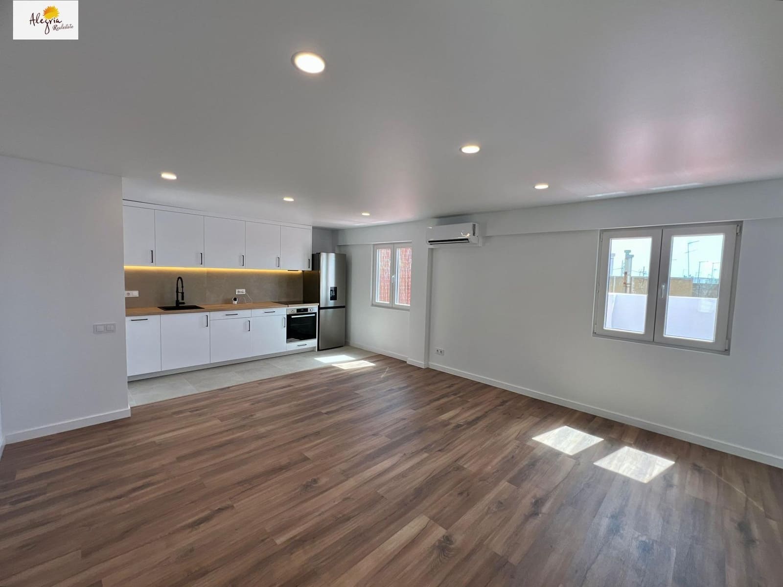 3 bedroom Penthouse for sale in Manises - € 235,000 (Ref: 9929487)