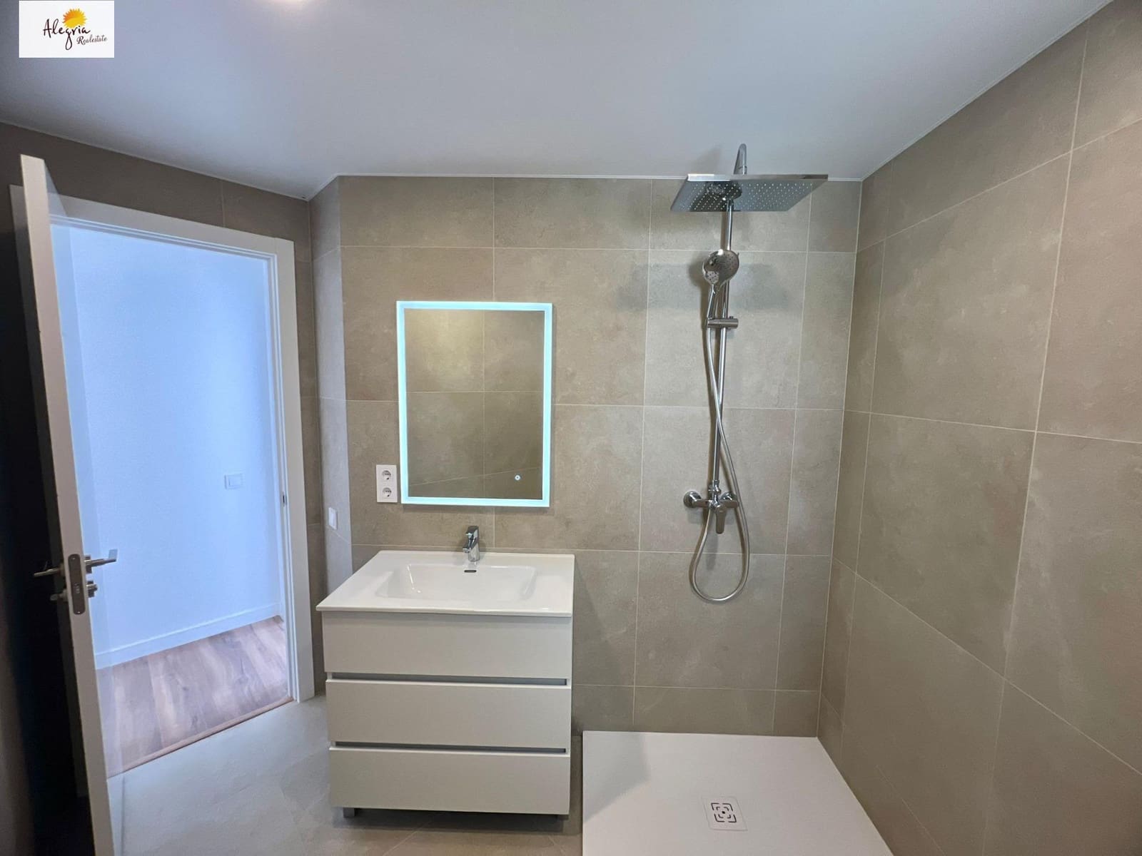 3 bedroom Penthouse for sale in Manises - € 235,000 (Ref: 9929487)