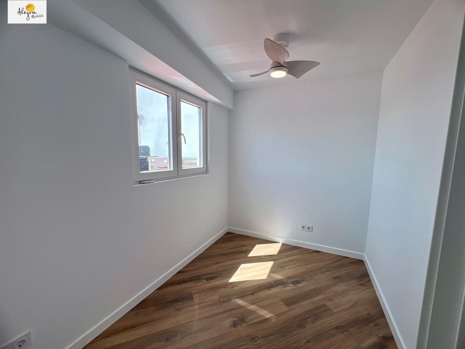 3 bedroom Penthouse for sale in Manises - € 235,000 (Ref: 9929487)