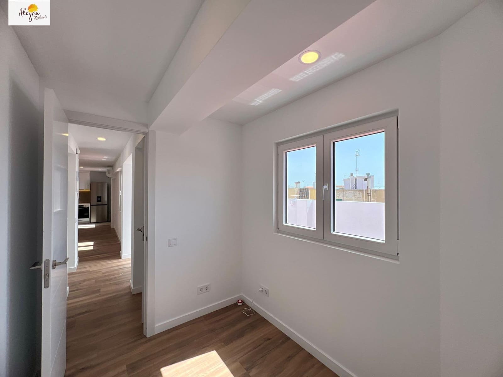 3 bedroom Penthouse for sale in Manises - € 235,000 (Ref: 9929487)