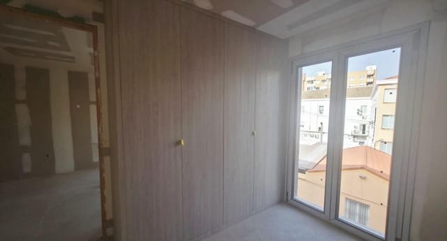 2 soverom Leilighet til salgs i Alicante by med svømmebasseng - € 279 000 (Ref: 9936475)