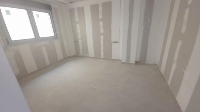 2 soverom Leilighet til salgs i Alicante by med svømmebasseng - € 279 000 (Ref: 9936475)