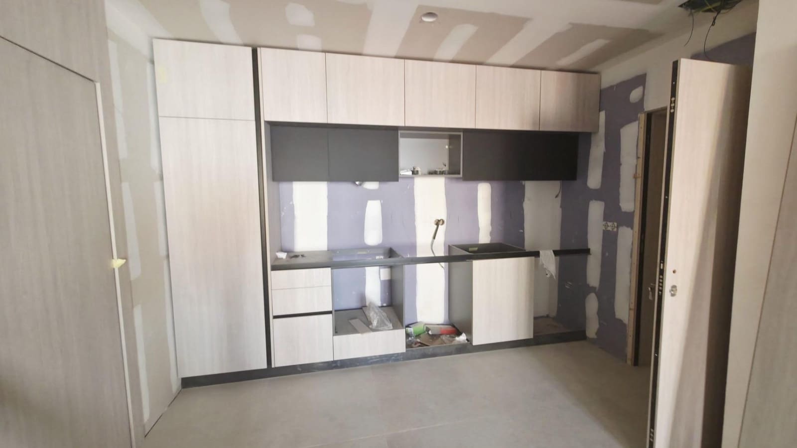 2 soverom Leilighet til salgs i Alicante by med svømmebasseng - € 279 000 (Ref: 9936475)