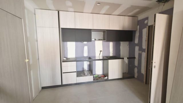 2 soverom Leilighet til salgs i Alicante by med svømmebasseng - € 279 000 (Ref: 9936475)