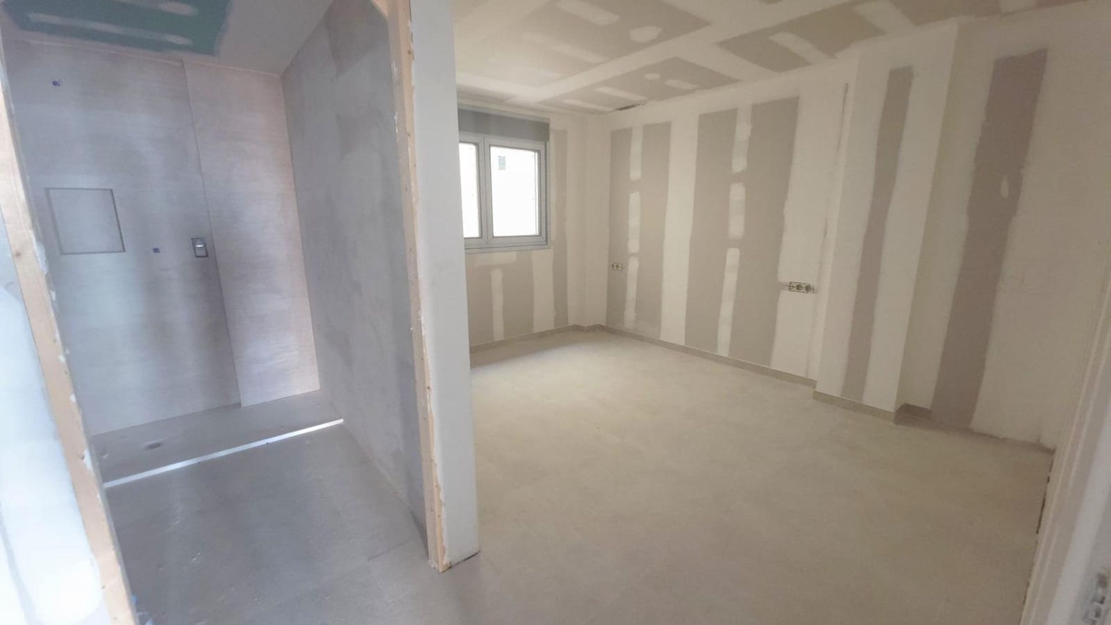 2 soverom Leilighet til salgs i Alicante by med svømmebasseng - € 279 000 (Ref: 9936475)