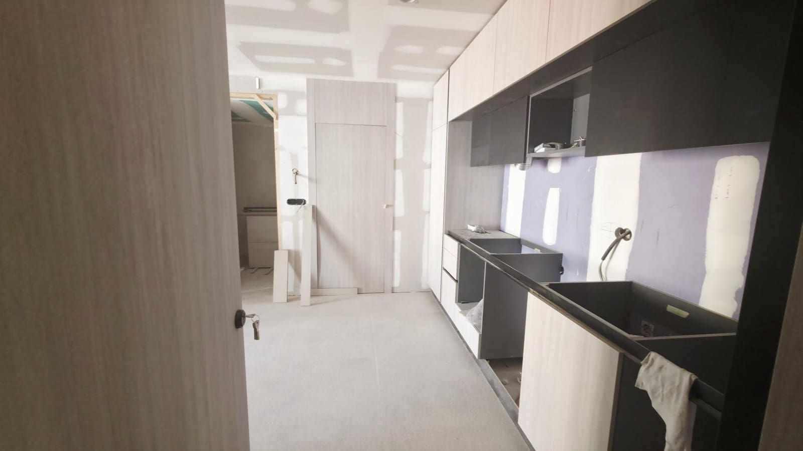 2 soverom Leilighet til salgs i Alicante by med svømmebasseng - € 279 000 (Ref: 9936475)