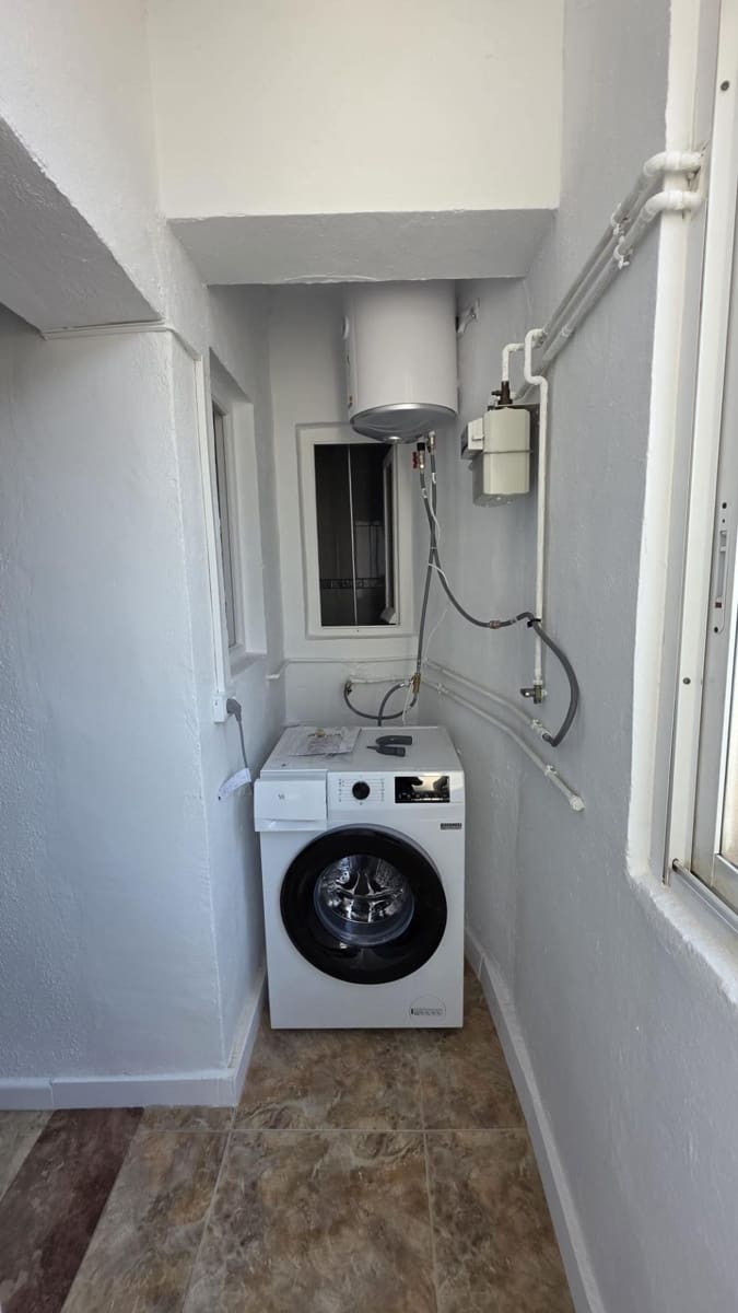 3 bedroom Apartment for rent in Alicante / Alacant city - € 850 (Ref: 9938300)