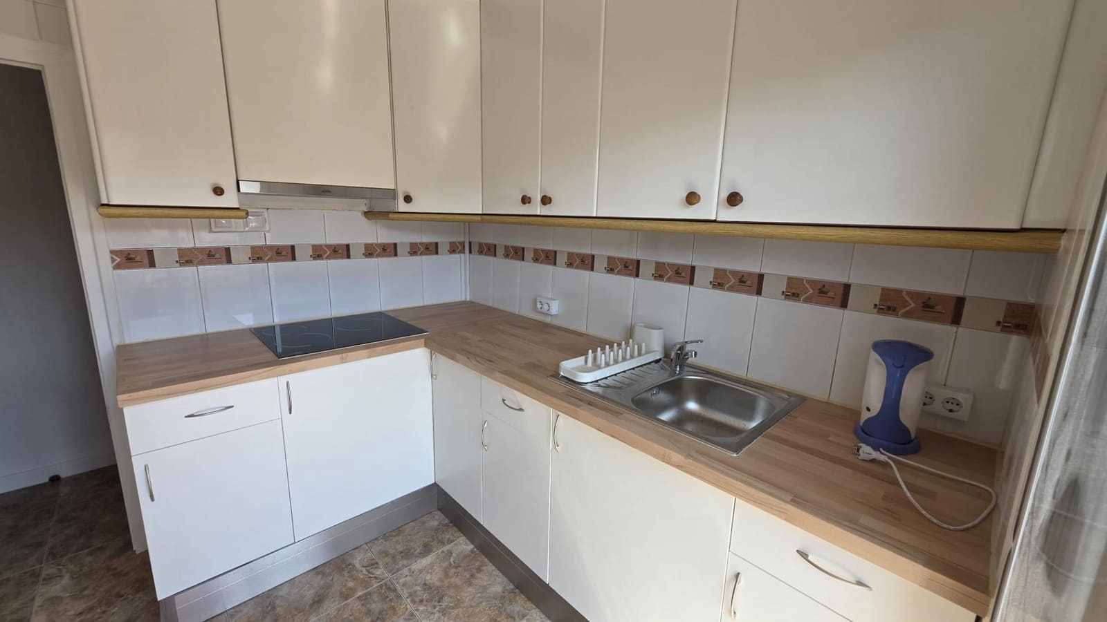 3 bedroom Apartment for rent in Alicante / Alacant city - € 850 (Ref: 9938300)