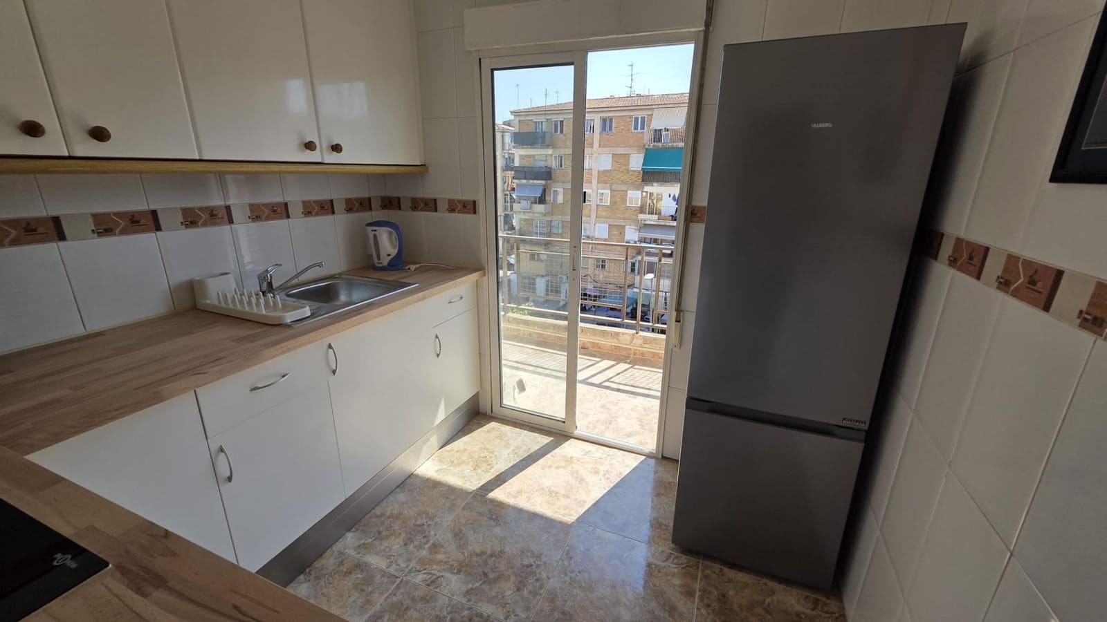 3 bedroom Apartment for rent in Alicante / Alacant city - € 850 (Ref: 9938300)