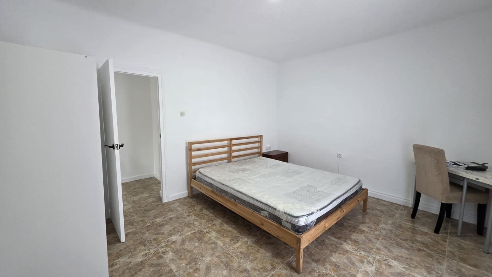 3 bedroom Apartment for rent in Alicante / Alacant city - € 850 (Ref: 9938300)