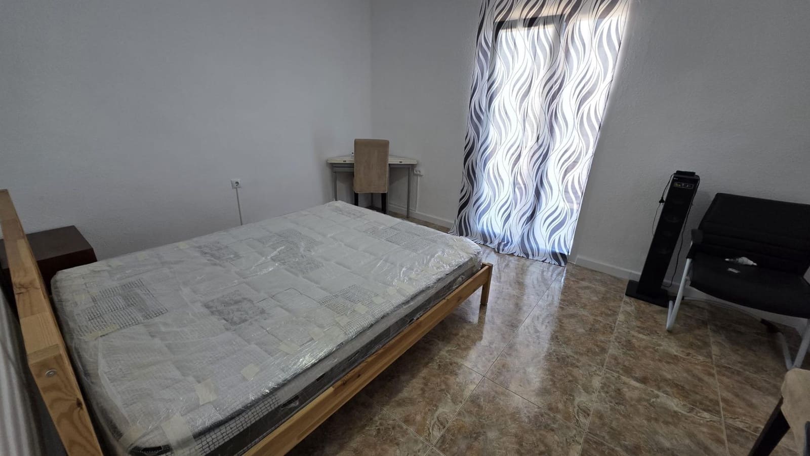 3 bedroom Apartment for rent in Alicante / Alacant city - € 850 (Ref: 9938300)