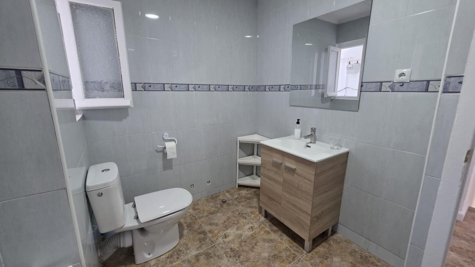 3 bedroom Apartment for rent in Alicante / Alacant city - € 850 (Ref: 9938300)