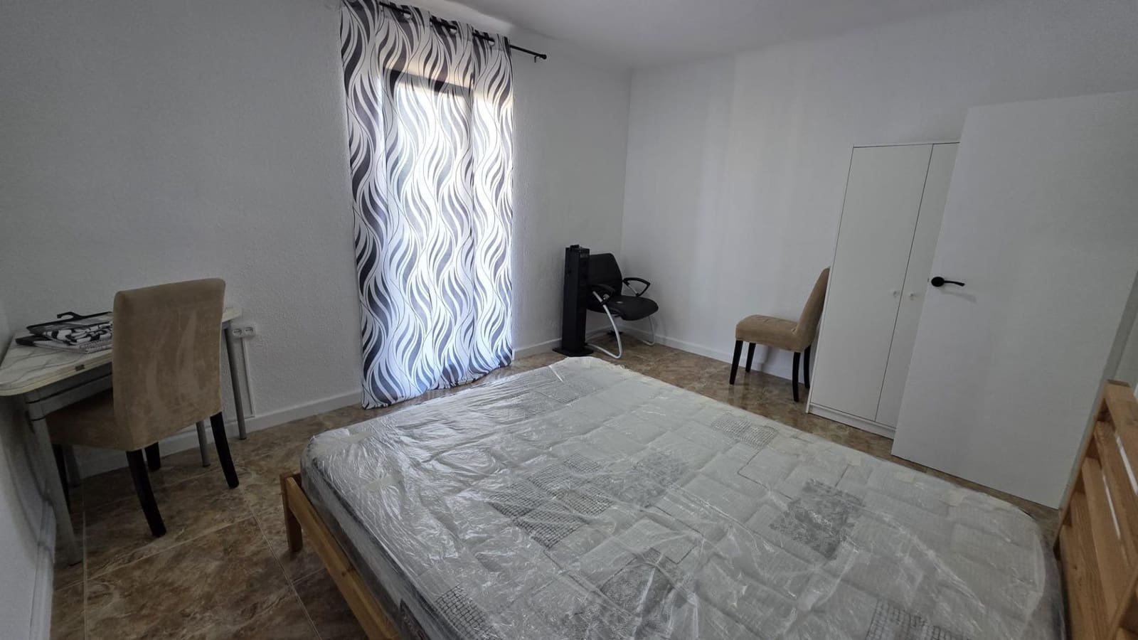 3 bedroom Apartment for rent in Alicante / Alacant city - € 850 (Ref: 9938300)