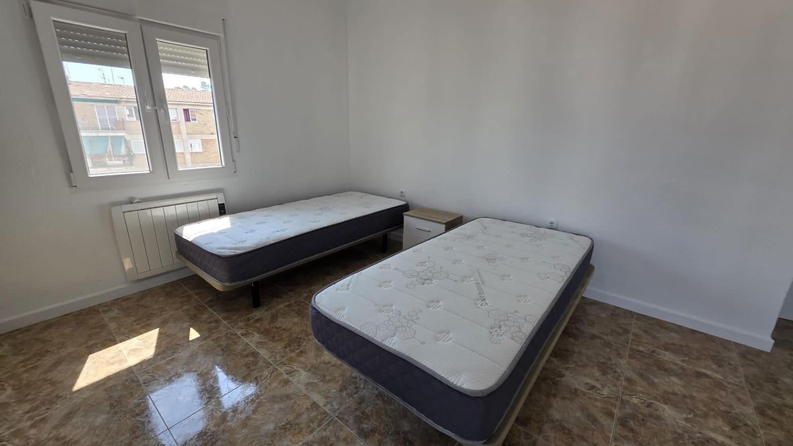 3 bedroom Apartment for rent in Alicante / Alacant city - € 850 (Ref: 9938300)