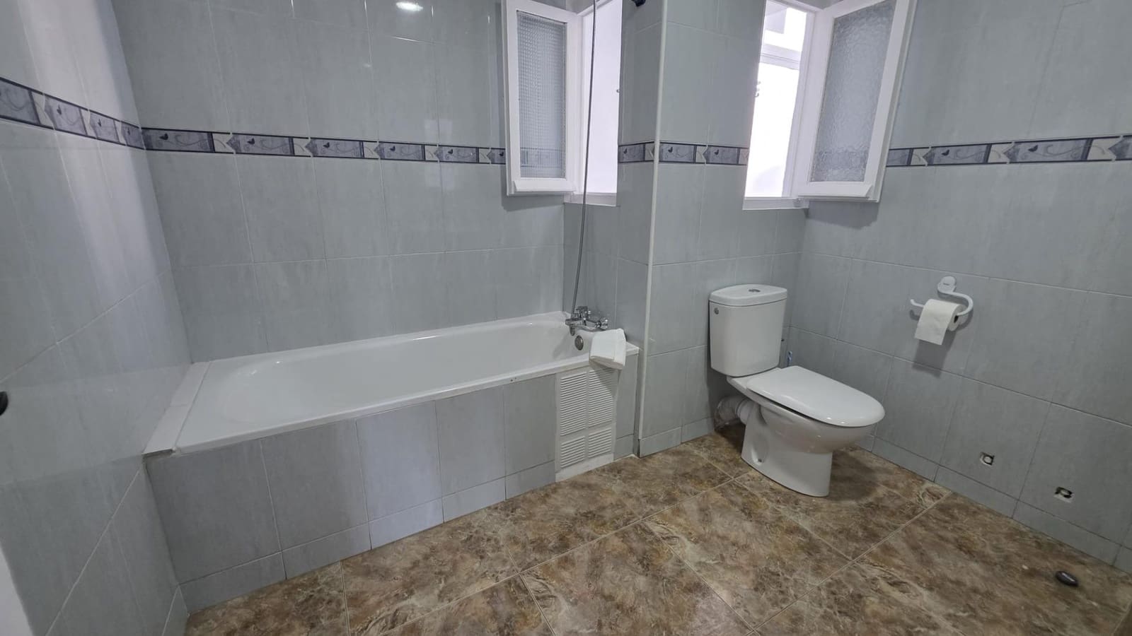 3 bedroom Apartment for rent in Alicante / Alacant city - € 850 (Ref: 9938300)