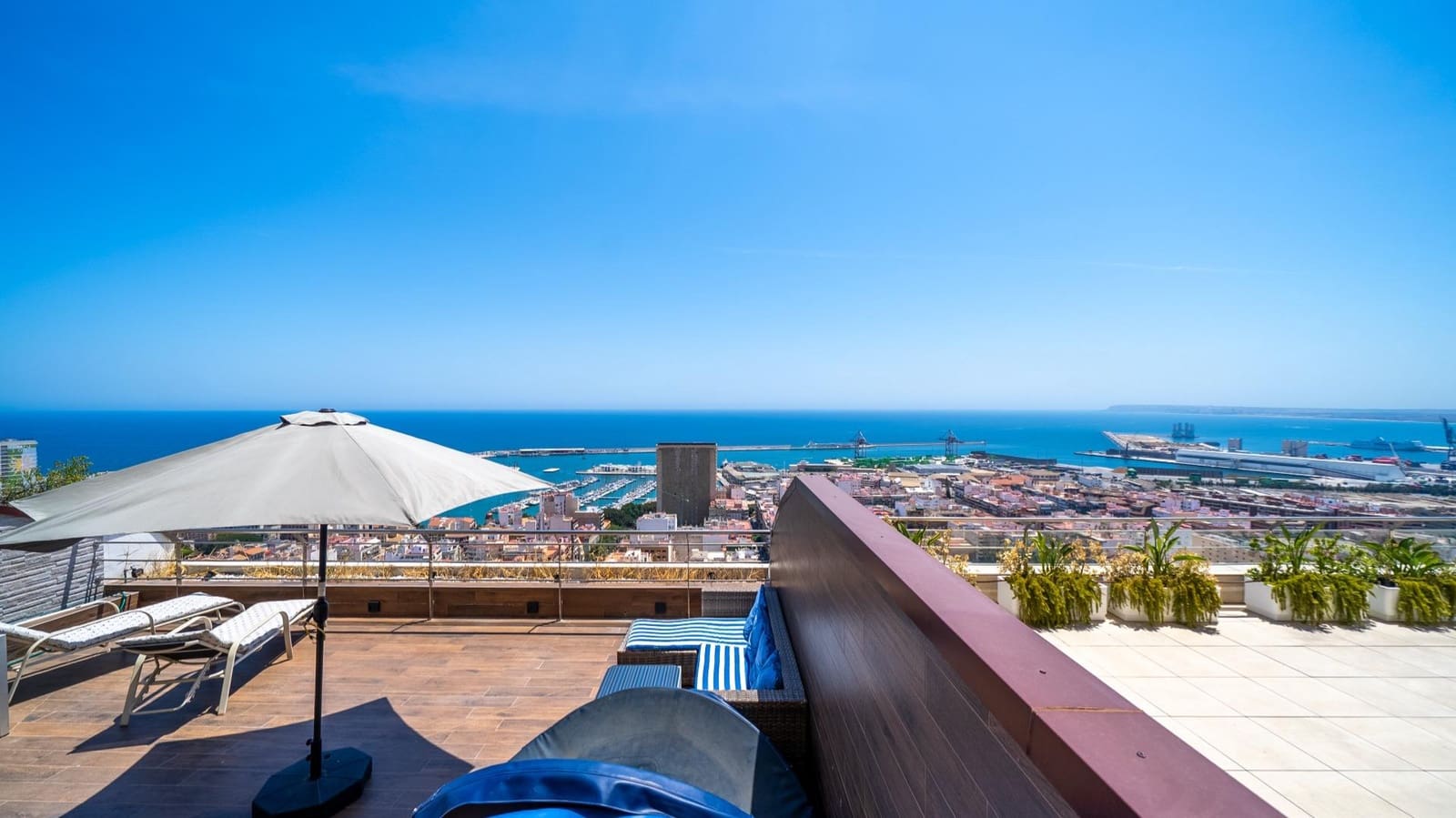 2 soveværelse Penthouse til salg i Alicante by - € 850.000 (Ref: 9938303)