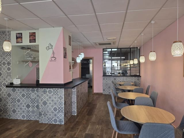 2 bedroom Commercial for sale in El Campello - € 311,000 (Ref: 9940066)