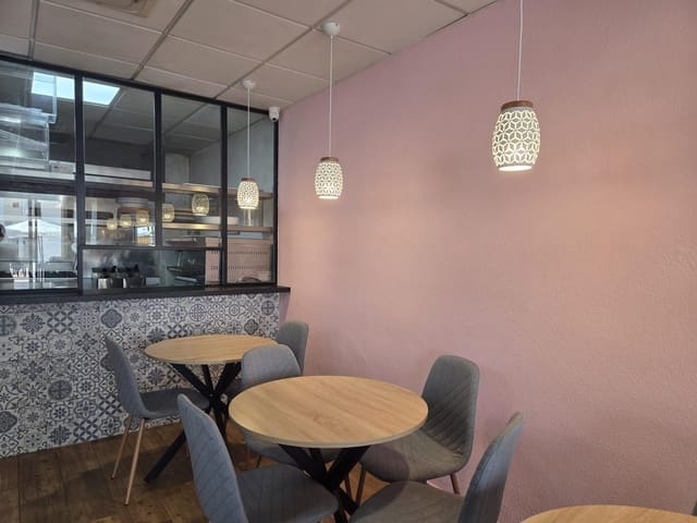 2 bedroom Commercial for sale in El Campello - € 311,000 (Ref: 9940066)