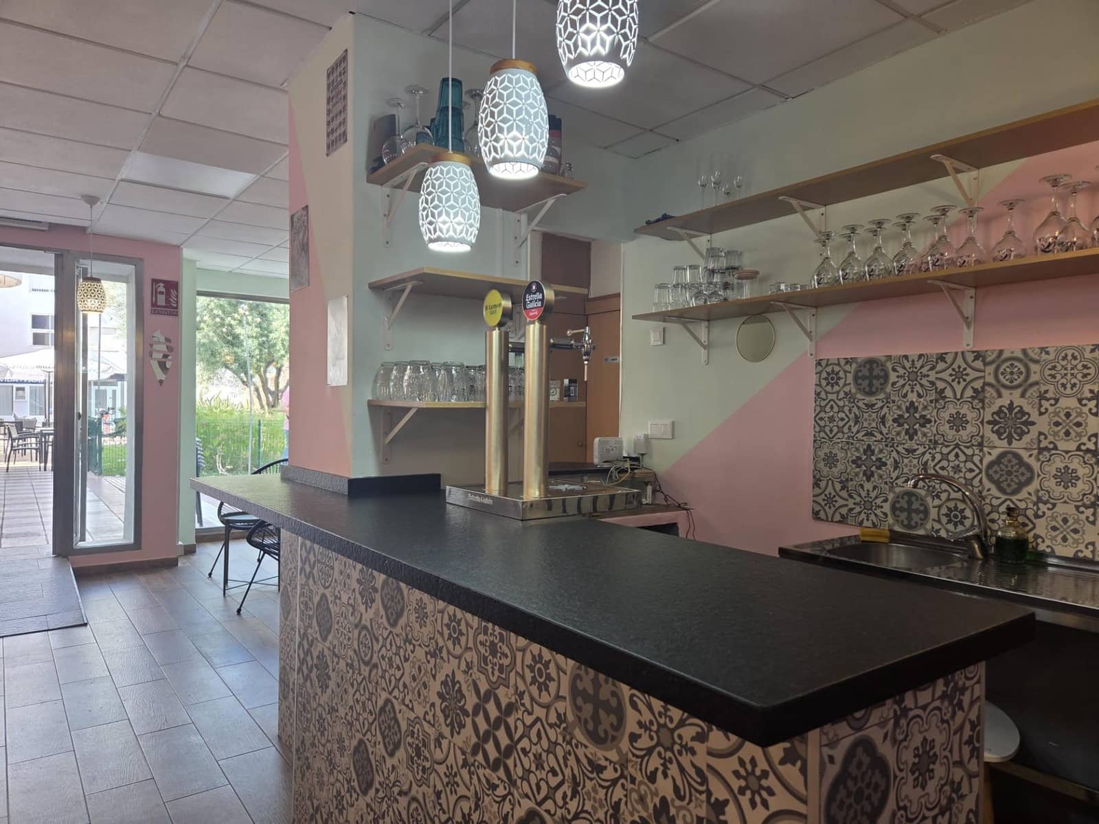 2 bedroom Commercial for sale in El Campello - € 311,000 (Ref: 9940066)