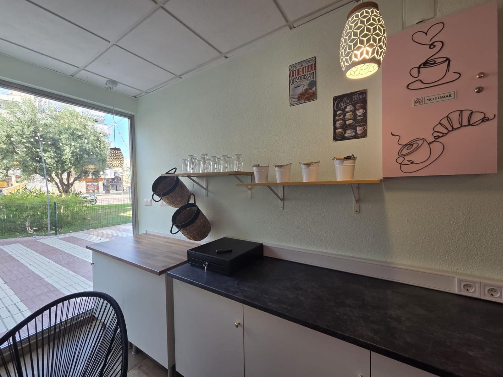 2 bedroom Commercial for sale in El Campello - € 311,000 (Ref: 9940066)