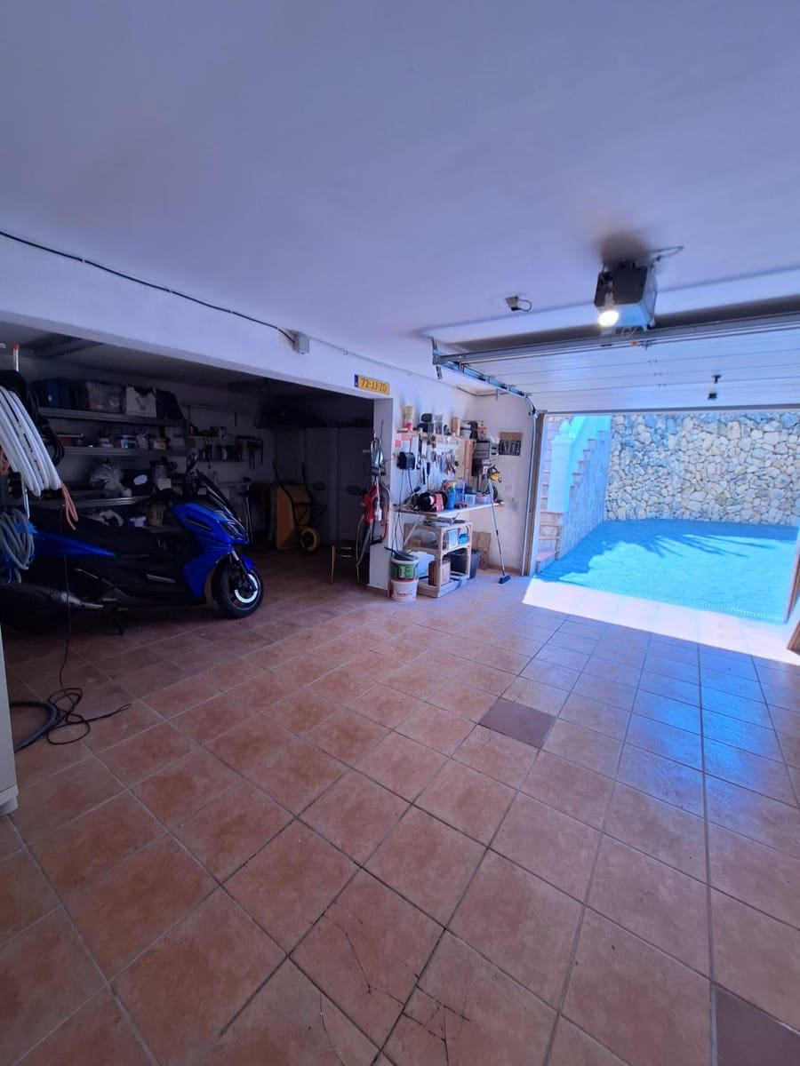4 bedroom Villa for sale in La Nucia with pool garage - € 525,000 (Ref: 9945831)