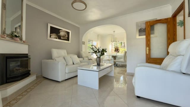 4 sypialnia Willa na sprzedaż w La Nucia z basenem garażem - 525 000 € (Ref: 9945831)