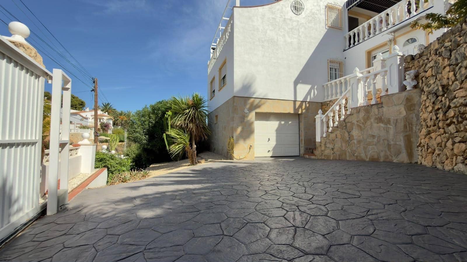 4 bedroom Villa for sale in La Nucia with pool garage - € 525,000 (Ref: 9945831)