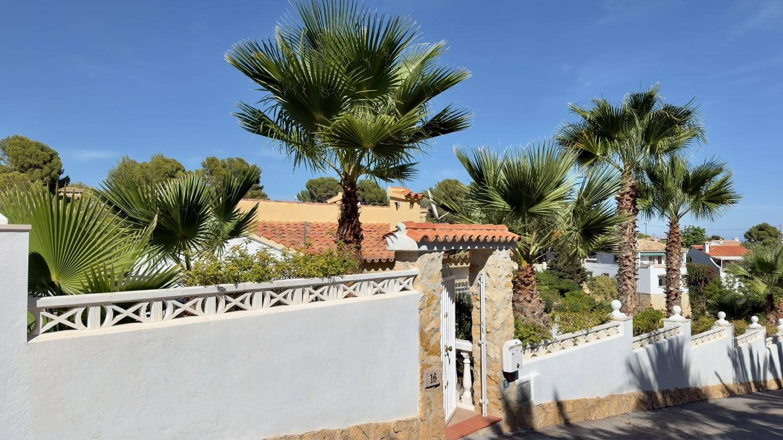 4 bedroom Villa for sale in La Nucia with pool garage - € 525,000 (Ref: 9945831)