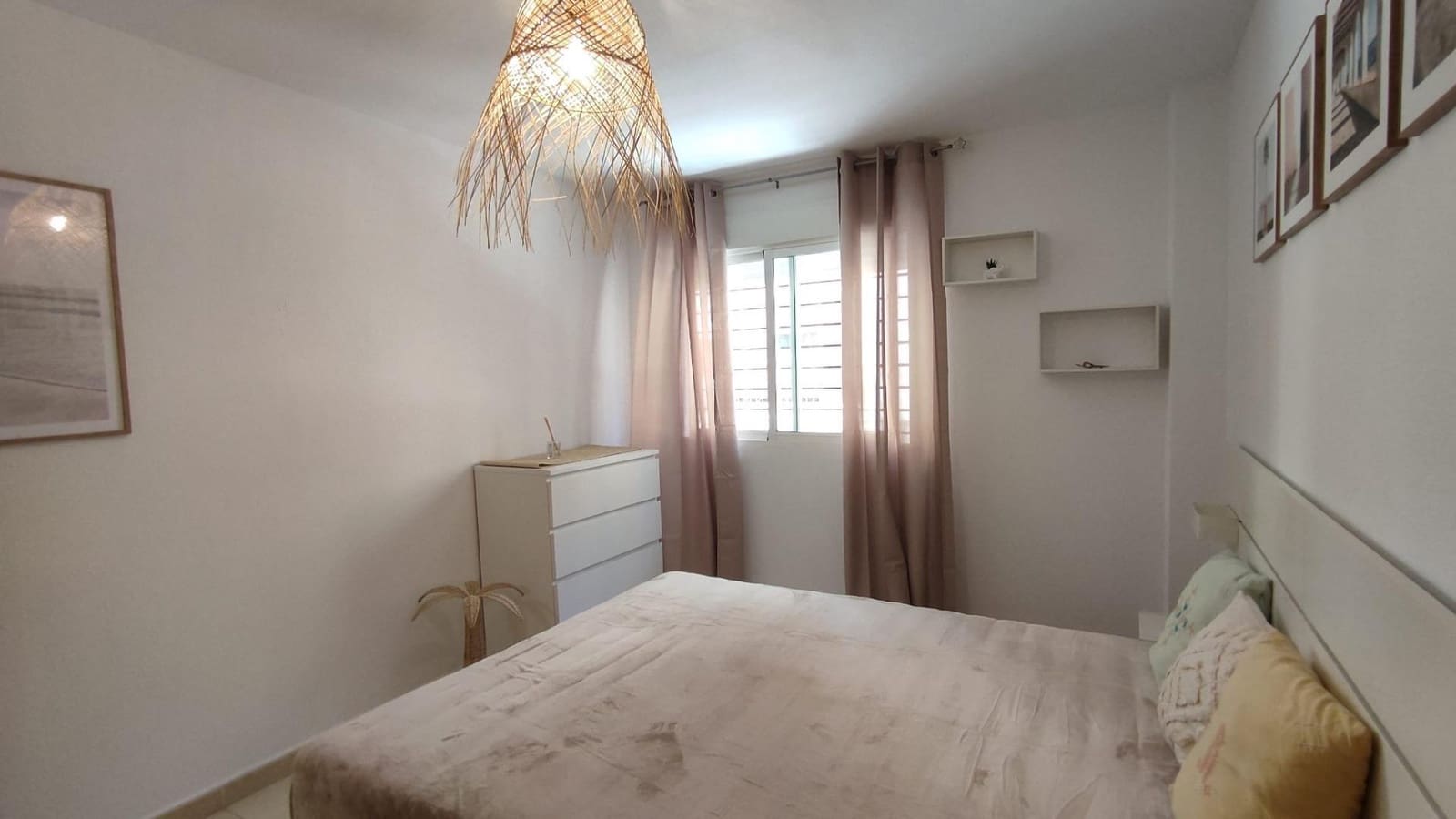1 soverom Leilighet til leie i Alicante by - € 1 200 (Ref: 9962790)