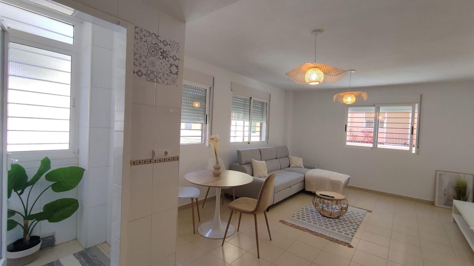 1 soverom Leilighet til leie i Alicante by - € 1 200 (Ref: 9962790)
